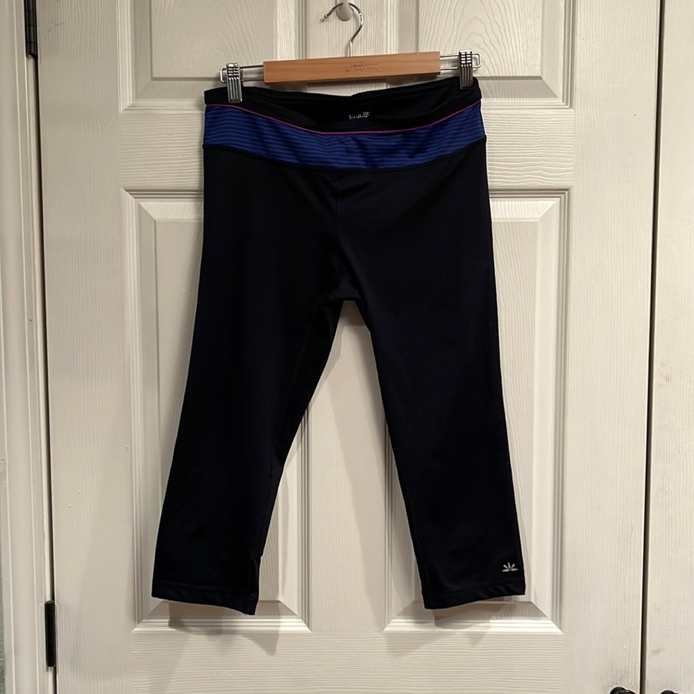 Lukka brand size M Capri length leggings